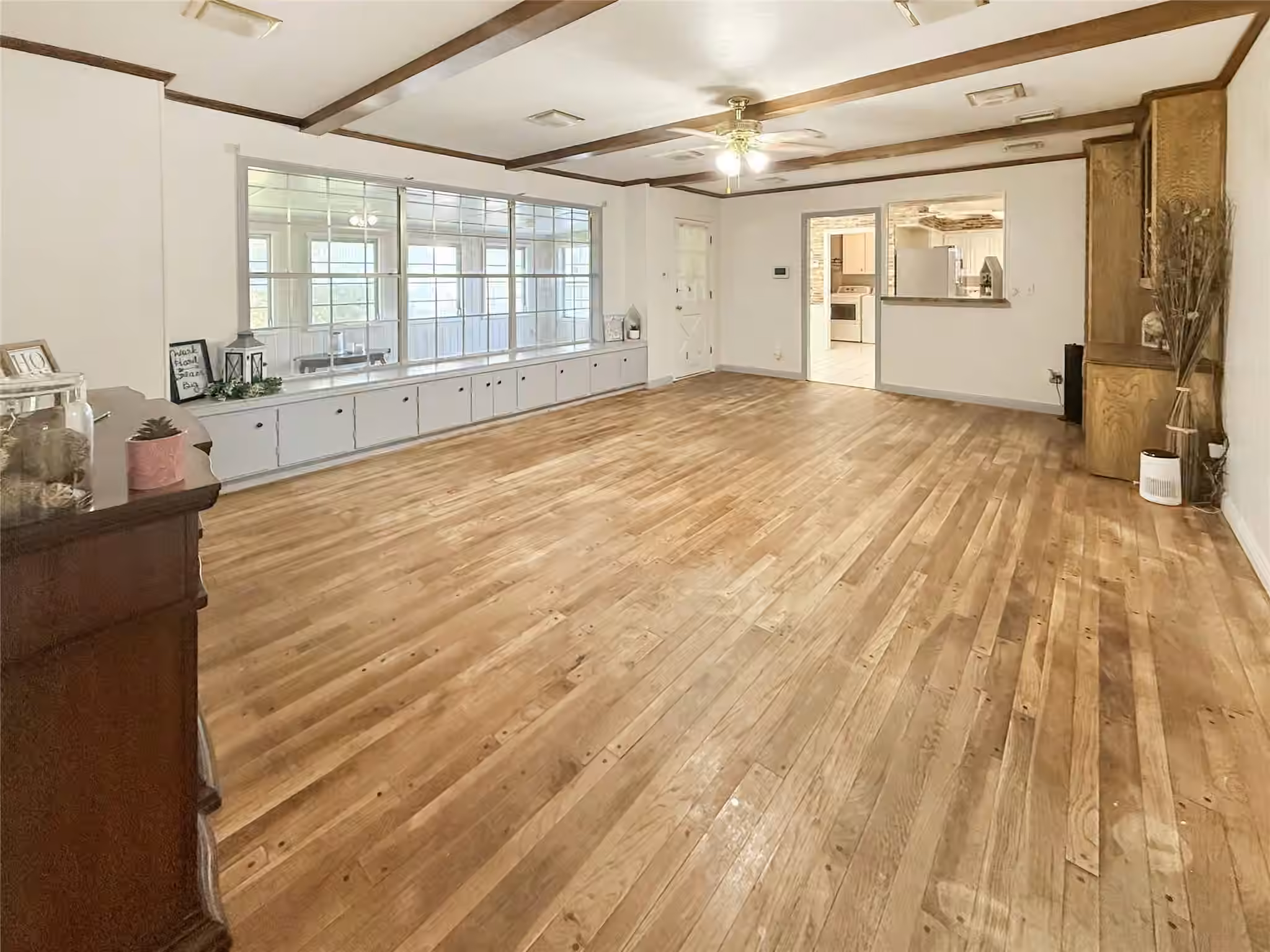 Photo 2 of 127 Begonia Street, Lake Jackson, TX