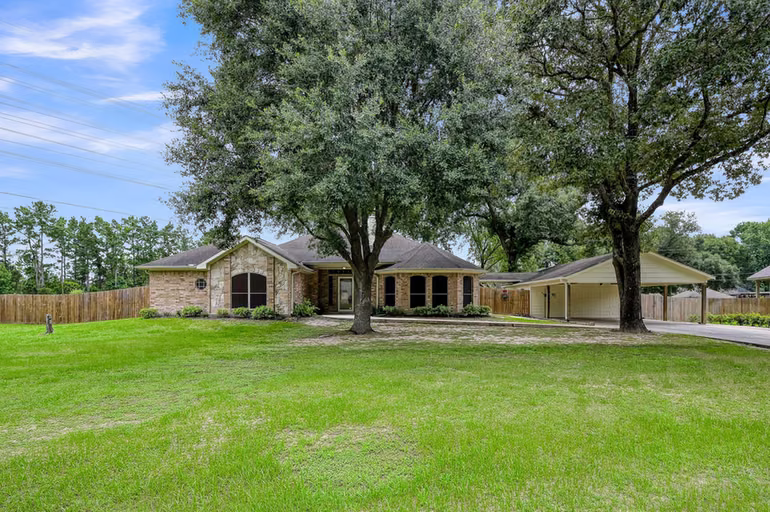 Photo 2 of 20110 Oakwood Court, Humble, TX