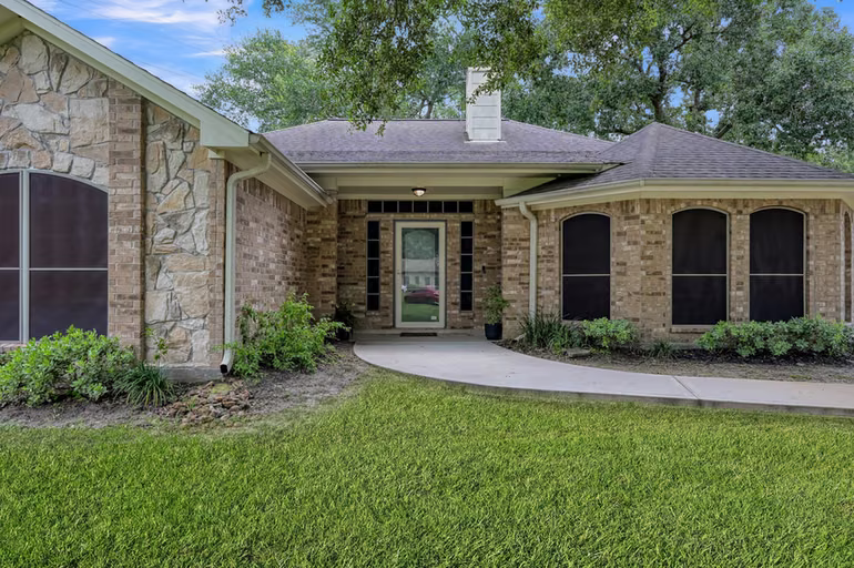Photo 5 of 20110 Oakwood Court, Humble, TX