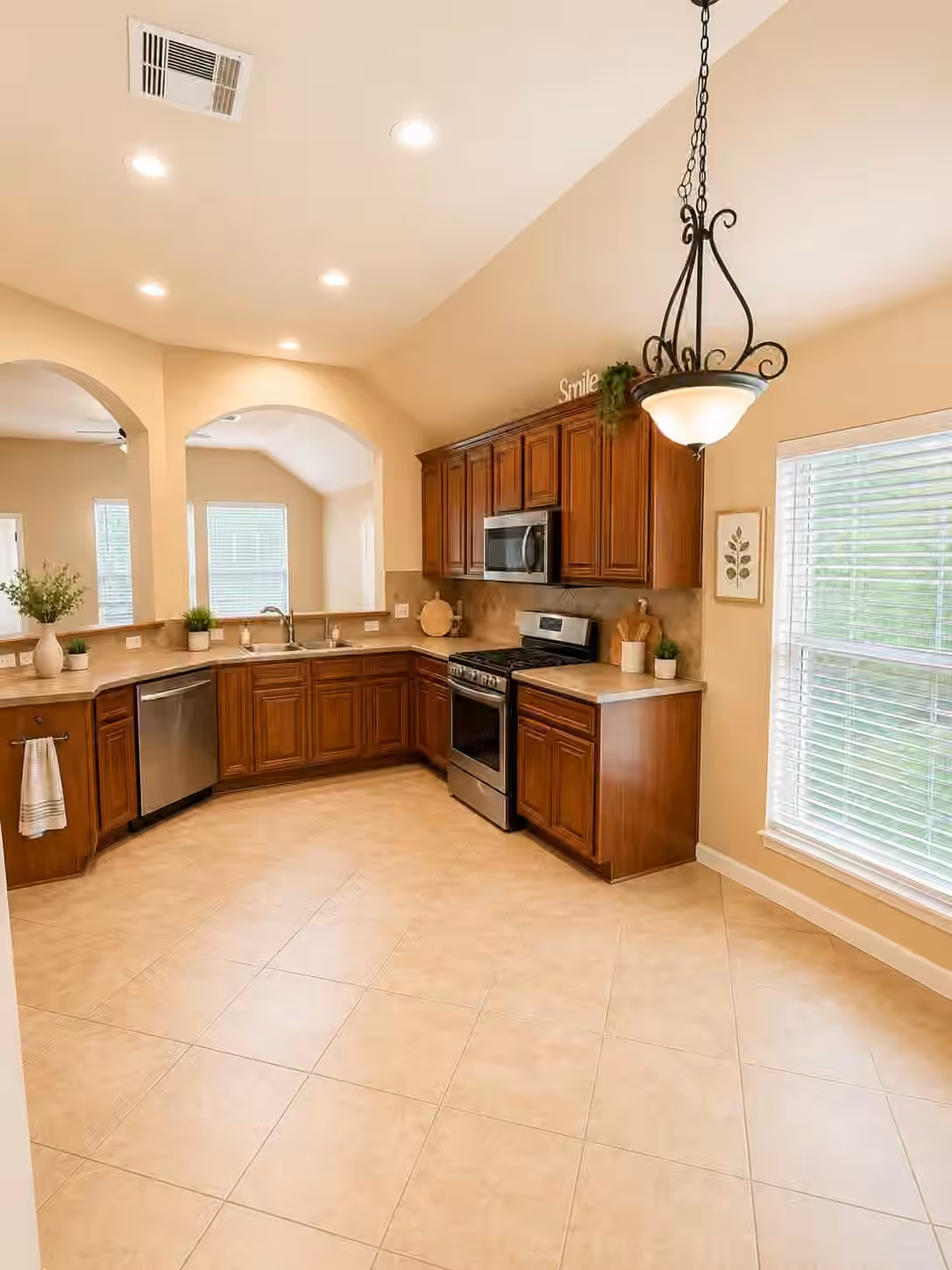 Photo 2 of 15819 Magnolia Shores Lane, Houston, TX