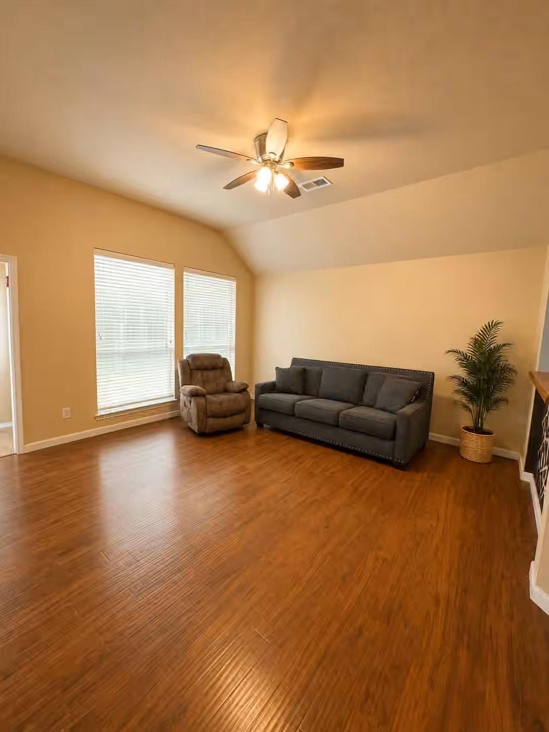 Photo 5 of 15819 Magnolia Shores Lane, Houston, TX