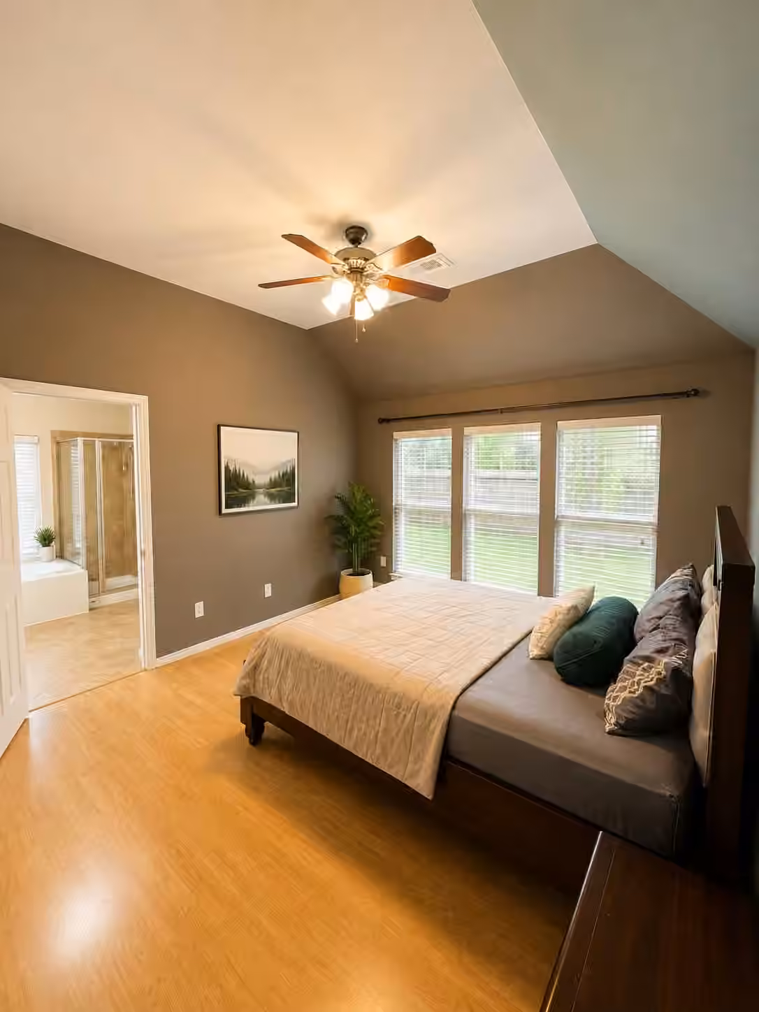 Photo 7 of 15819 Magnolia Shores Lane, Houston, TX