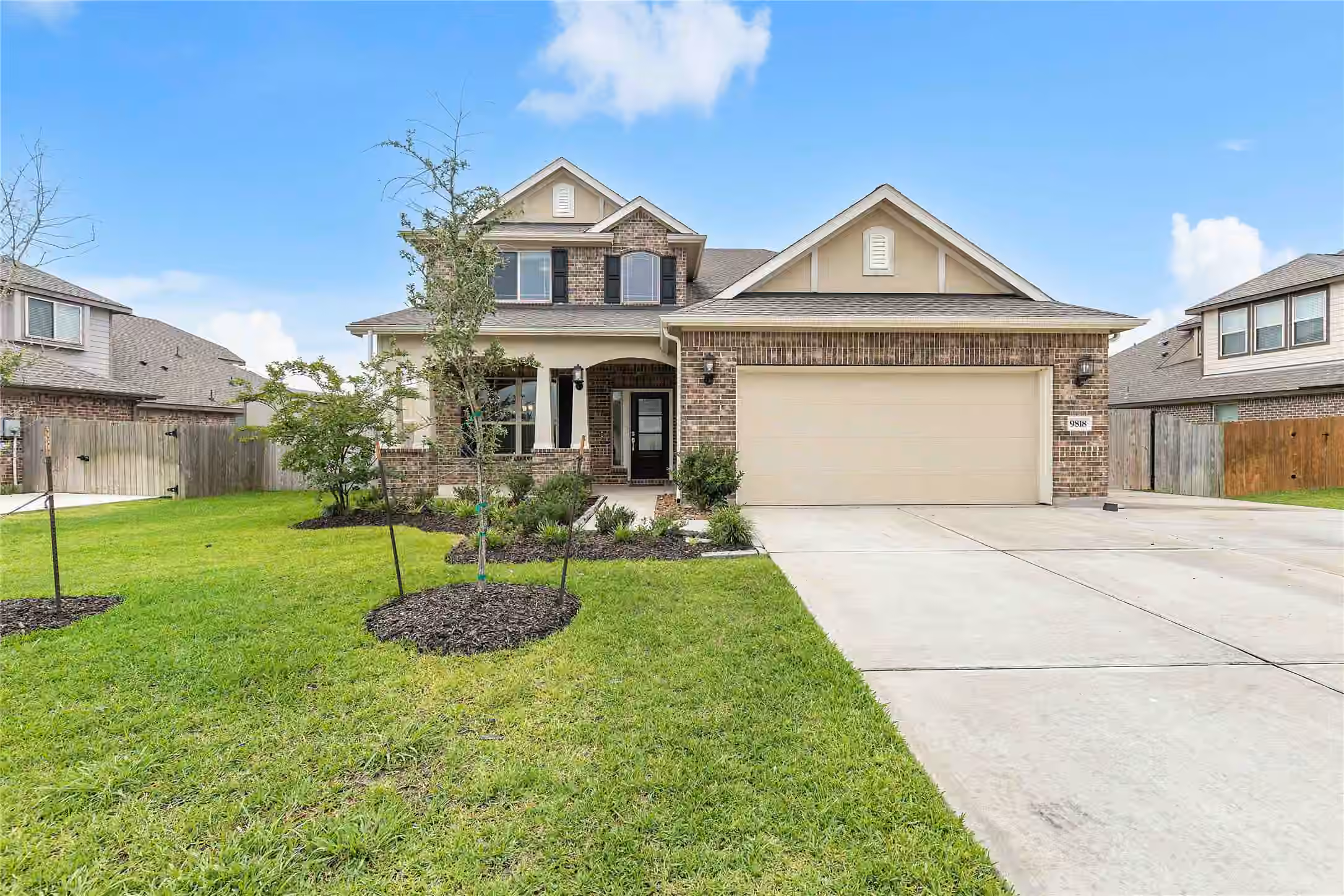 Photo 3 of 9818 Colonial Downs Drive, Mont Belvieu, TX
