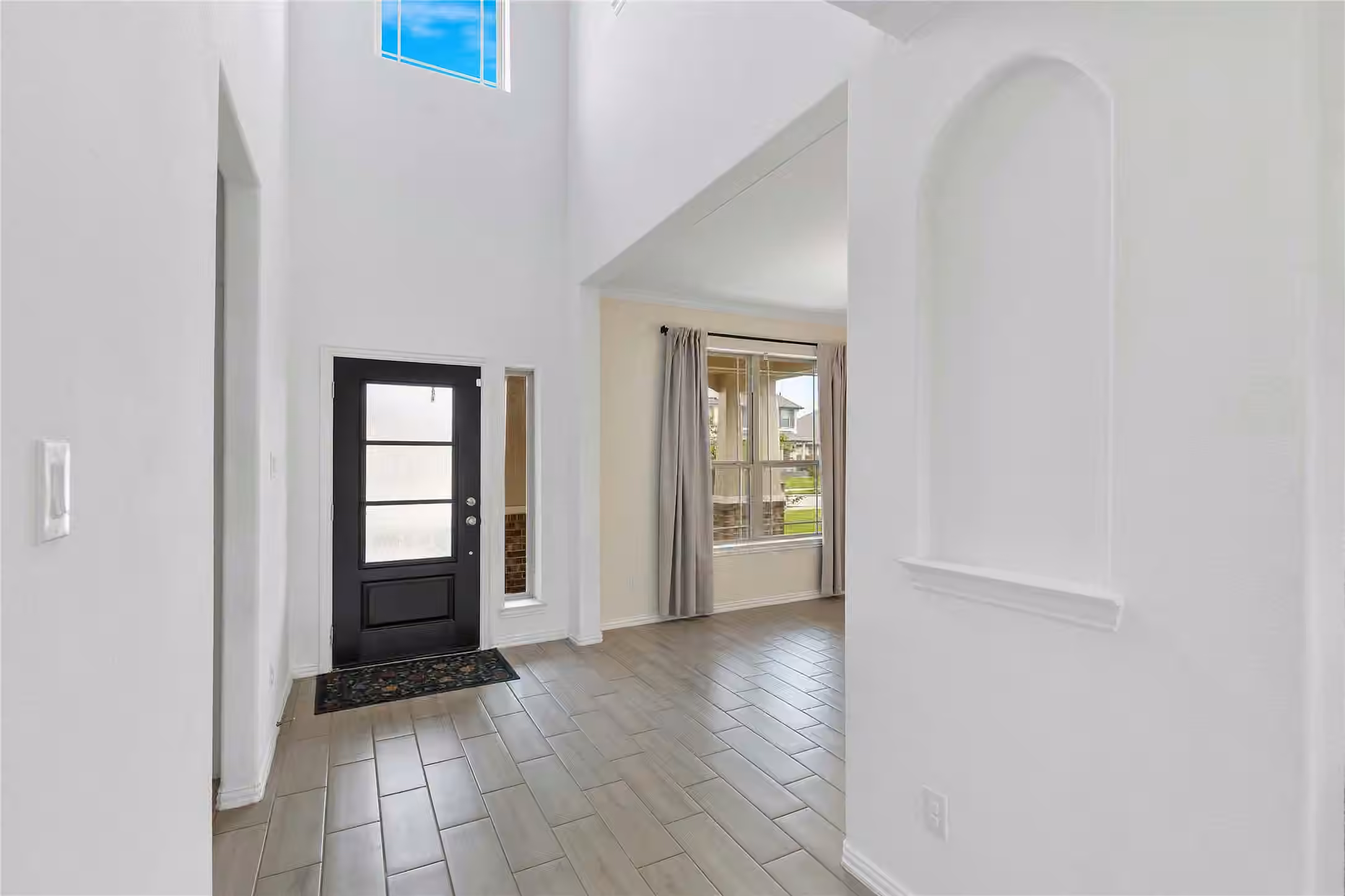 Photo 6 of 9818 Colonial Downs Drive, Mont Belvieu, TX