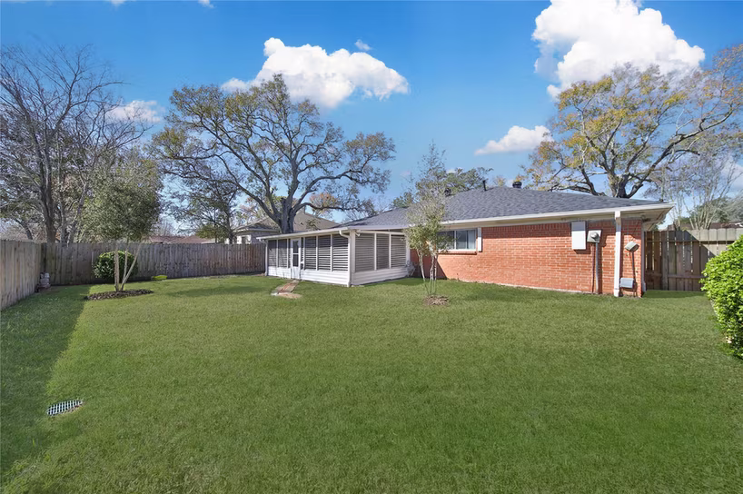 Photo 3 of 990 Redway Lane, Houston, TX