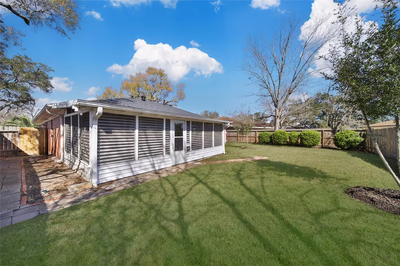 Photo 5 of 990 Redway Lane, Houston, TX