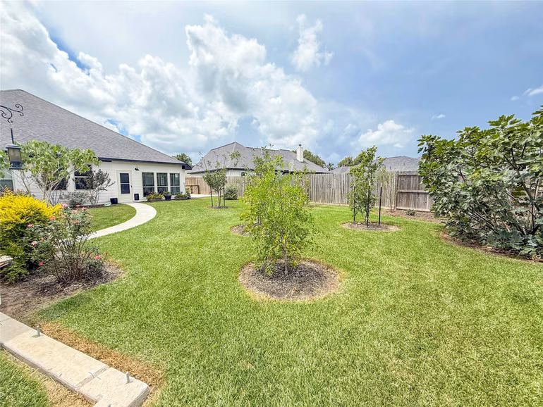 Photo 5 of 429 Twin Lakes Boulevard W, West Columbia, TX