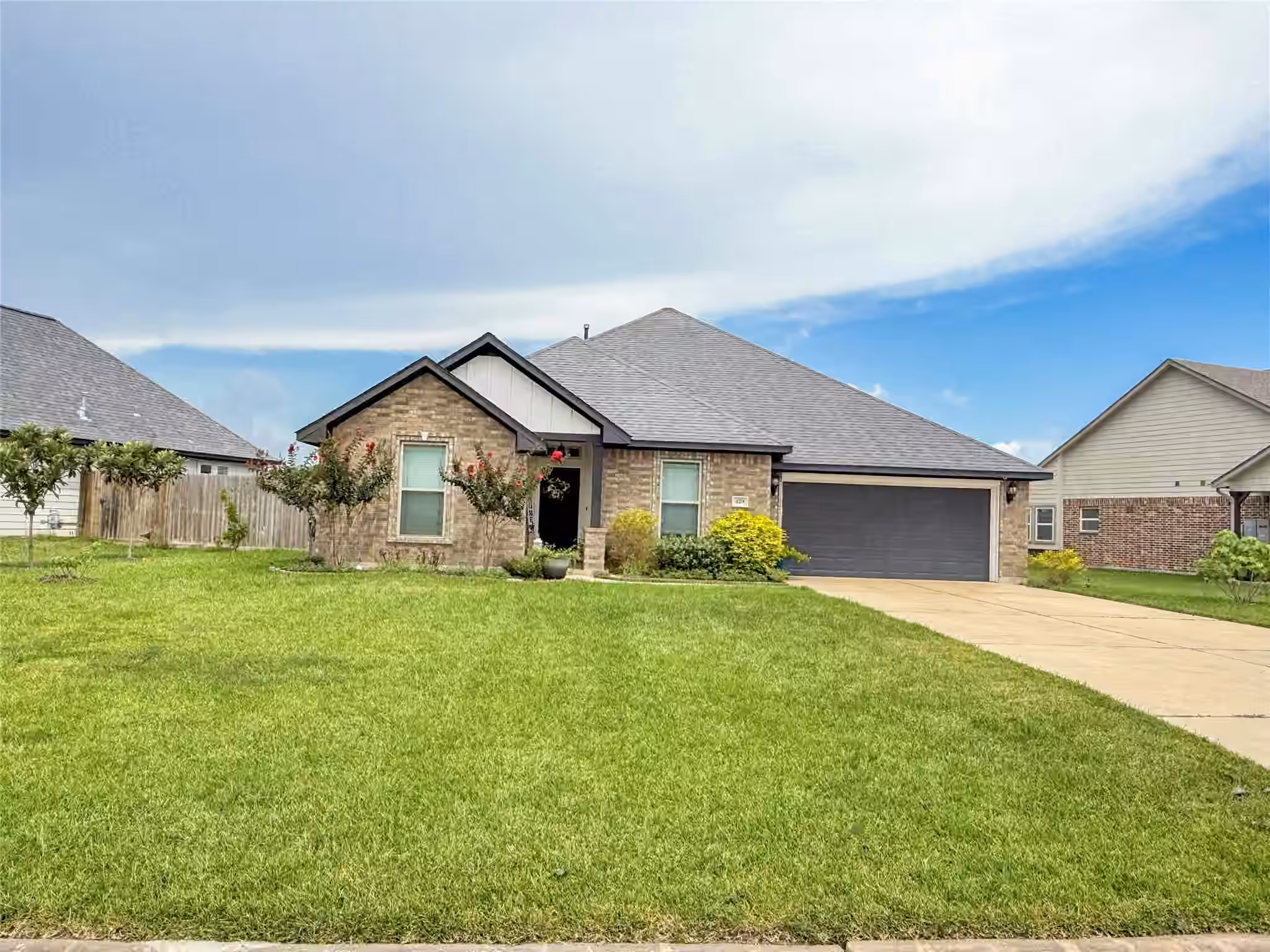 Photo 6 of 429 Twin Lakes Boulevard W, West Columbia, TX