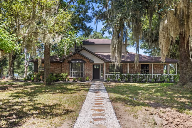 Photo of 21802 Lake View Road, Damon, TX