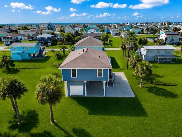 Photo 3 of 16631 Mansvelt Road, Jamaica Beach, TX