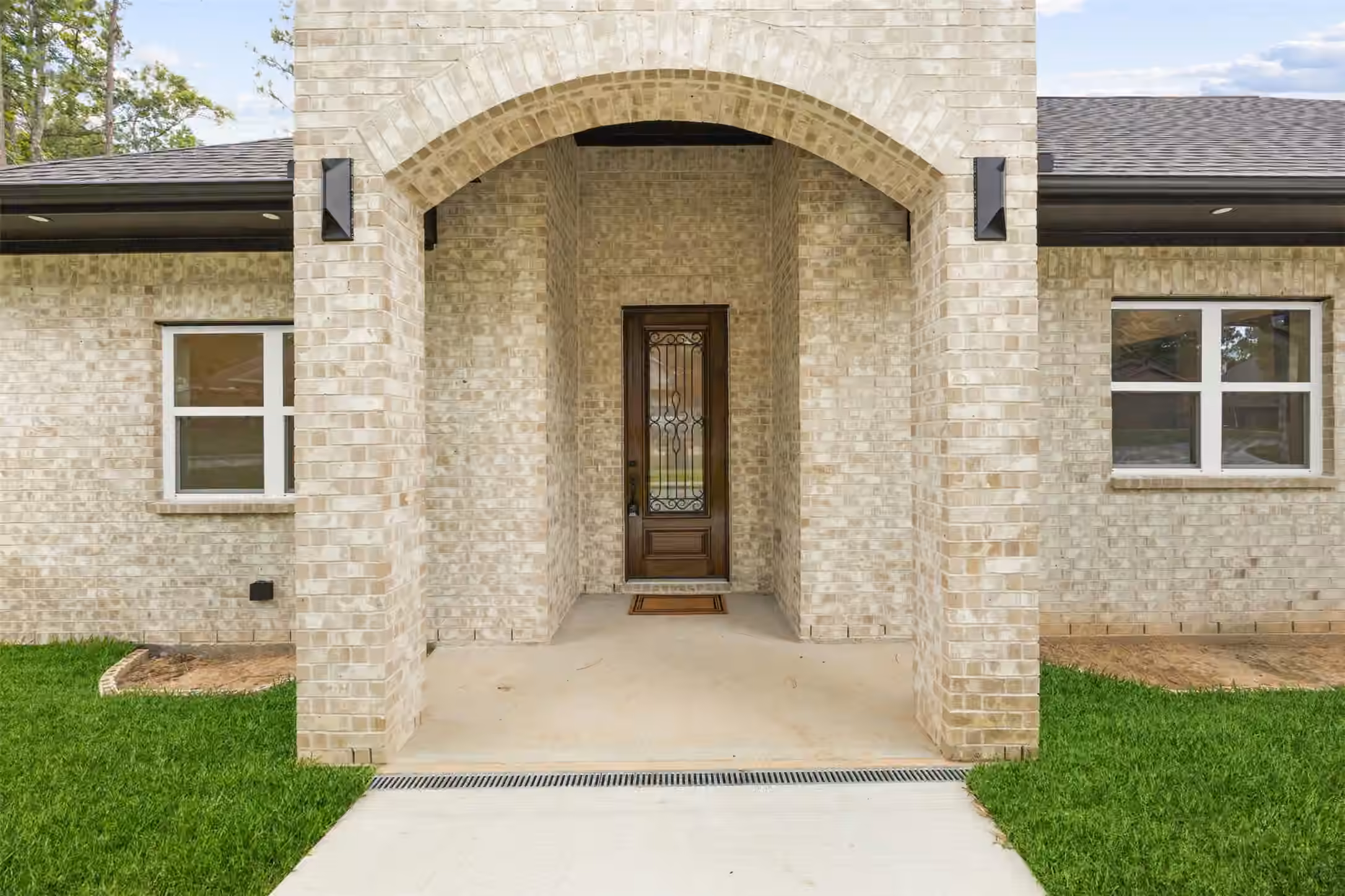 Photo 5 of 1920 Foxbriar Drive, Huntsville, TX