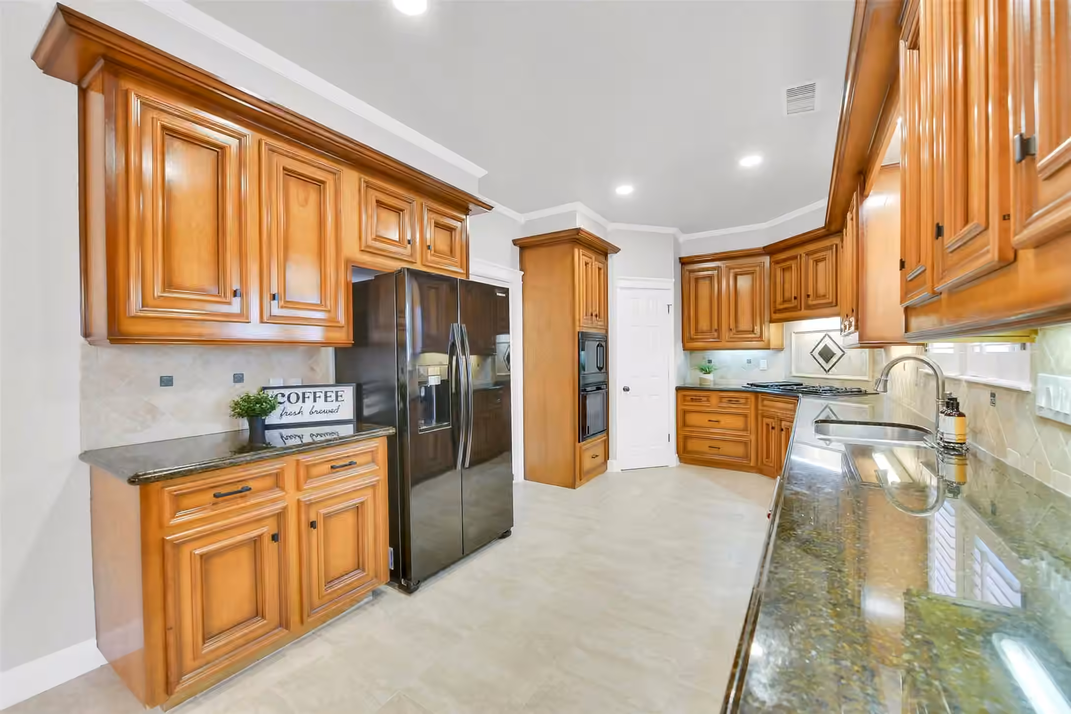 Photo 3 of 202 Victoria Way, Friendswood, TX