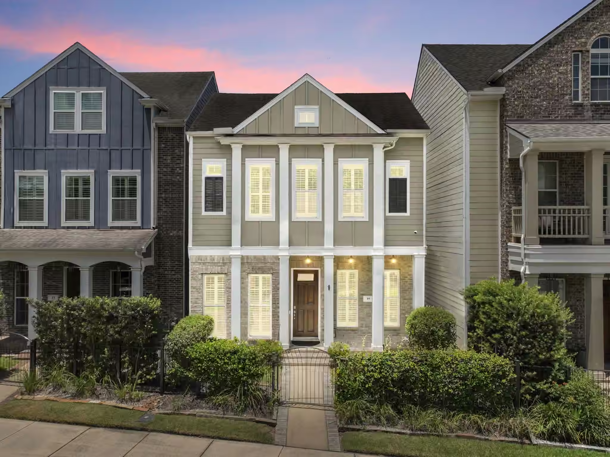 Photo of 19 E Breezy Way, The Woodlands, TX