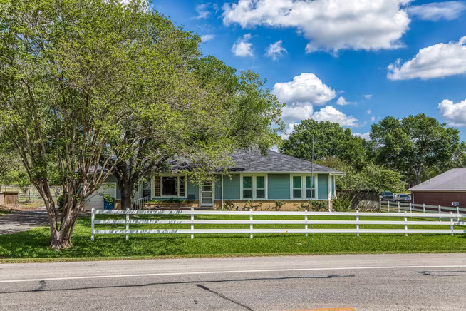 Photo 2 of 1524 Highway 159 W, Bellville, TX