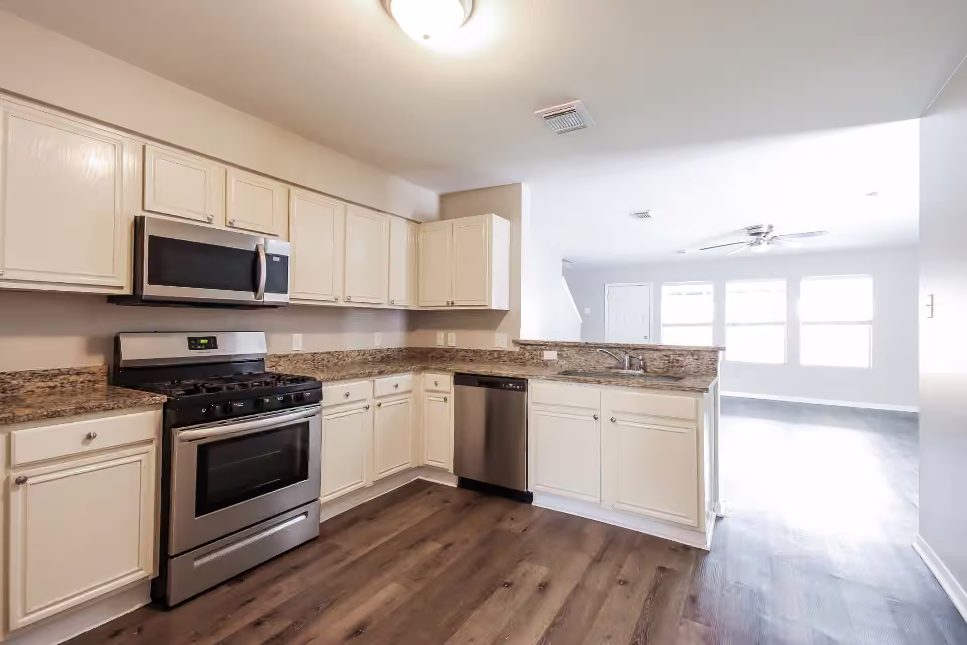 Photo 7 of 10842 Maple Bough Lane, Houston, TX