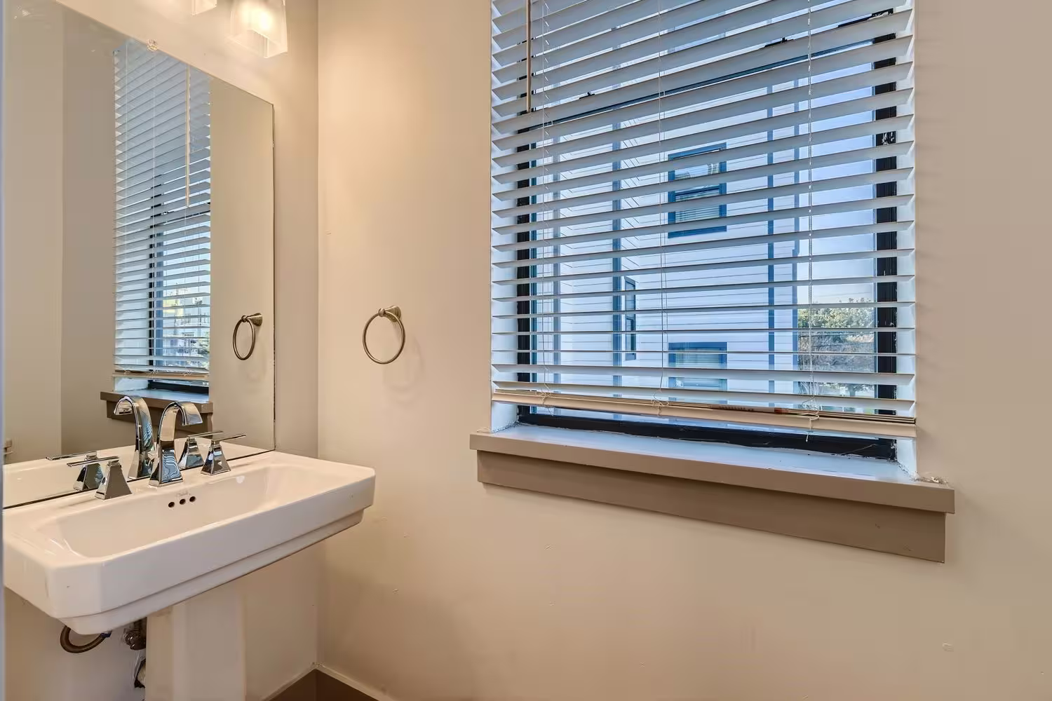 Photo 6 of 2208 Arabelle Street, Houston, TX