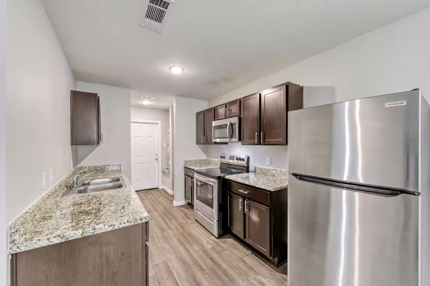 Photo 4 of 423 Armstrong Street, Houston, TX