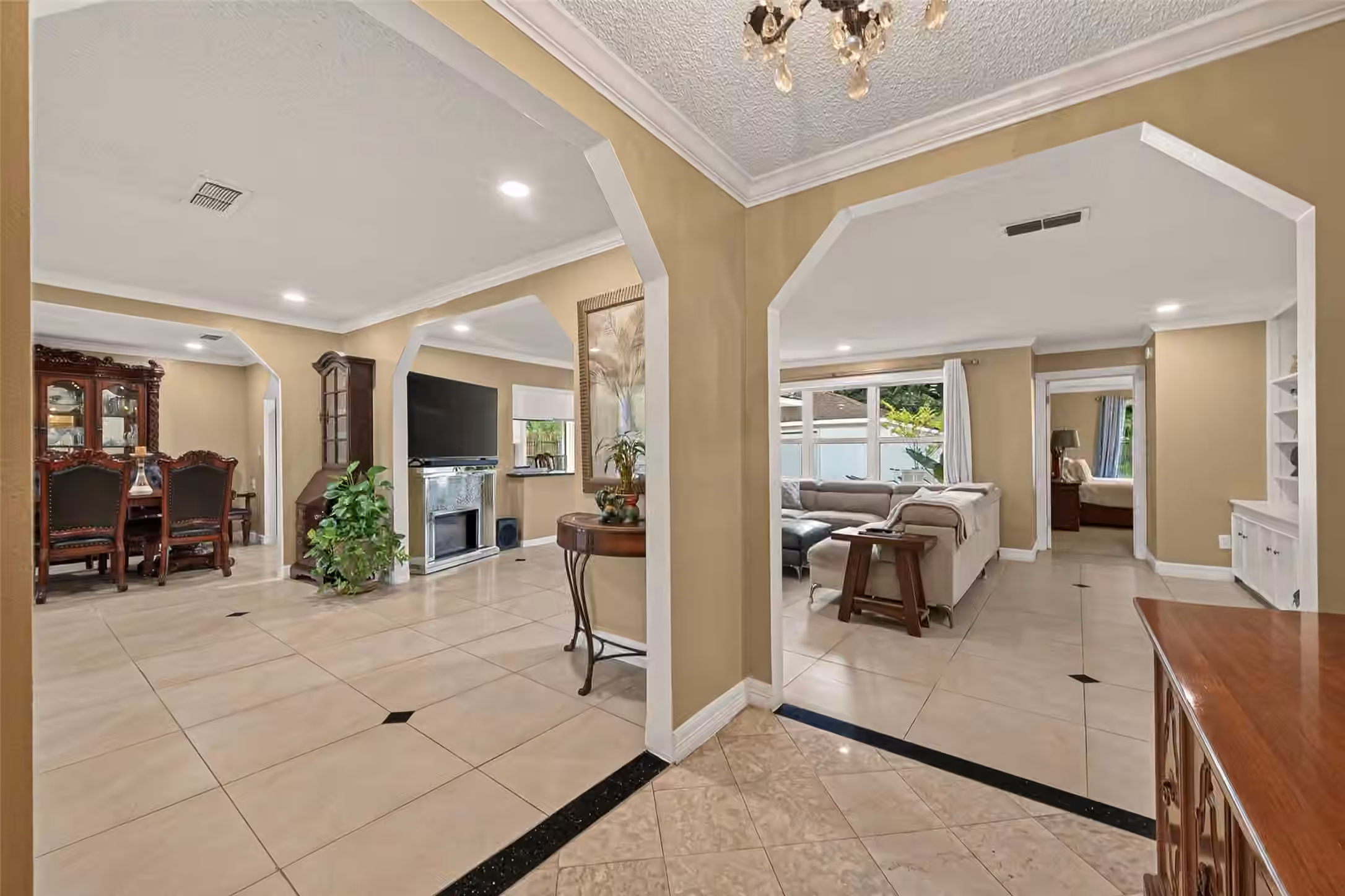 Photo 4 of 10807 Chimney Rock Road, Houston, TX
