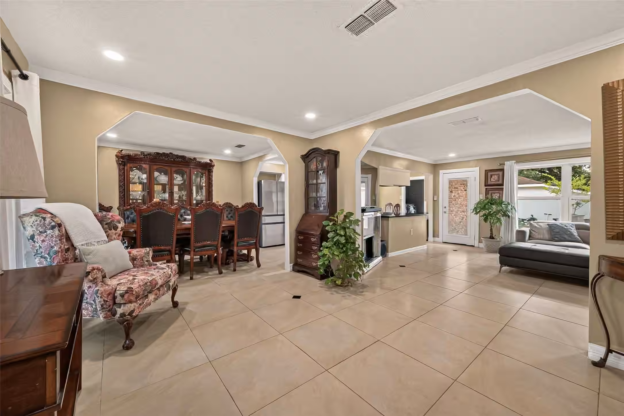 Photo 7 of 10807 Chimney Rock Road, Houston, TX
