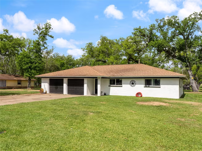 Photo 2 of 496 James Street, Clute, TX