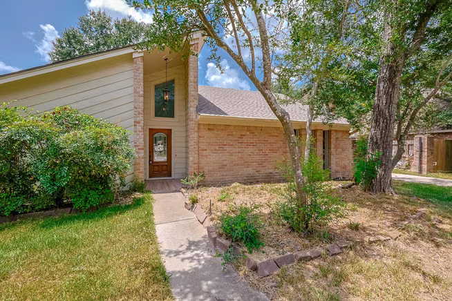 Photo of 914 Manchester Drive, Conroe, TX