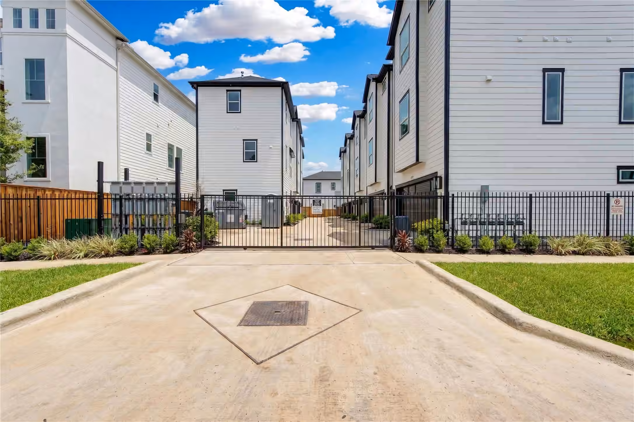 Photo 4 of 1518 Winter Street, Houston, TX