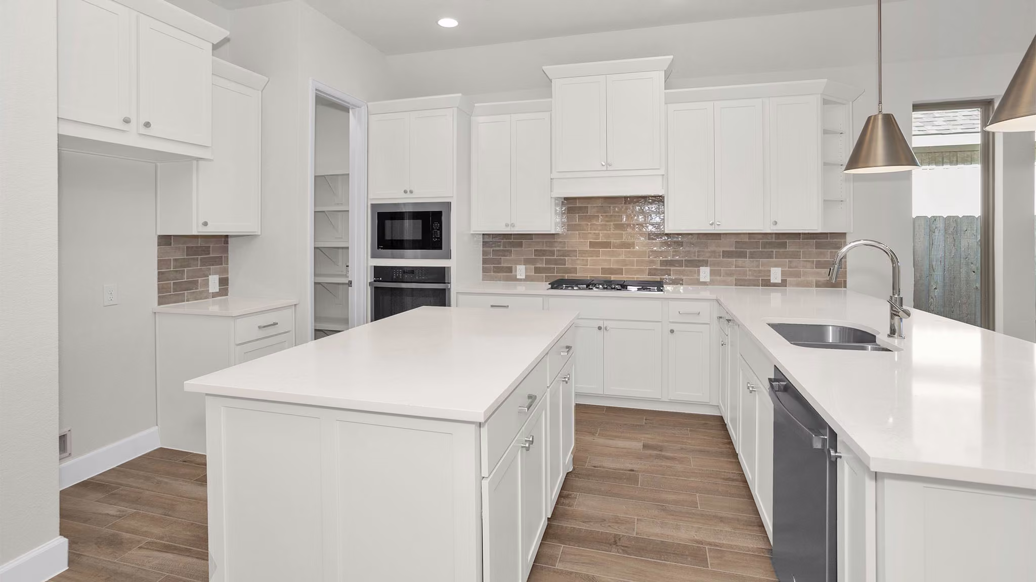 Photo 4 of 19231 Satsuma Ridge Drive, Manvel, TX