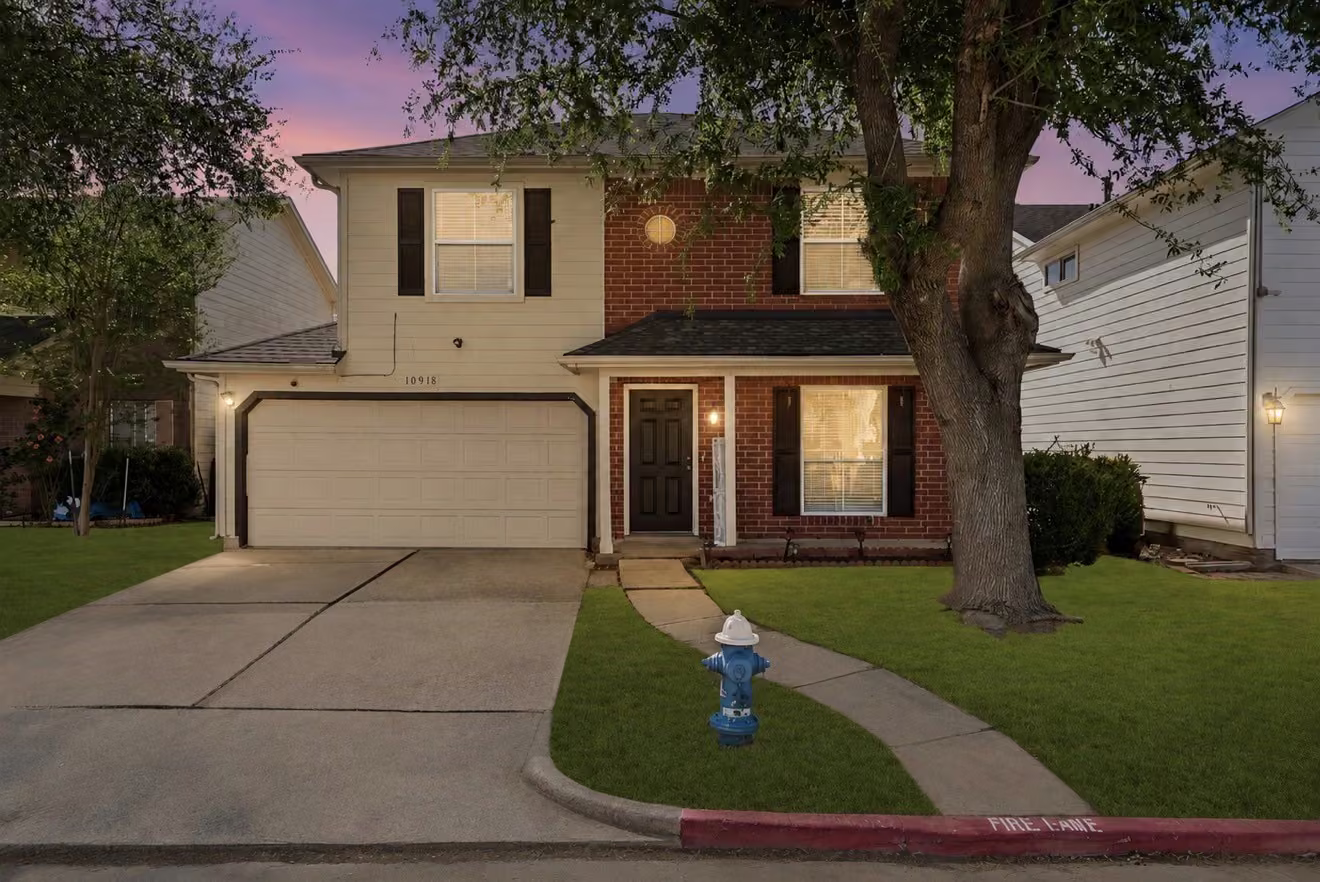 Photo 2 of 10918 Westbrae Village Drive, Houston, TX