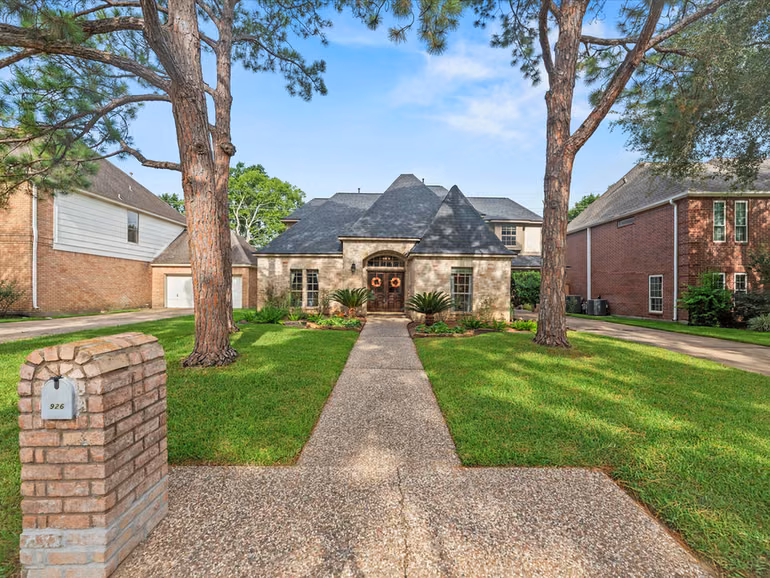 Photo 2 of 926 Caswell Court, Katy, TX