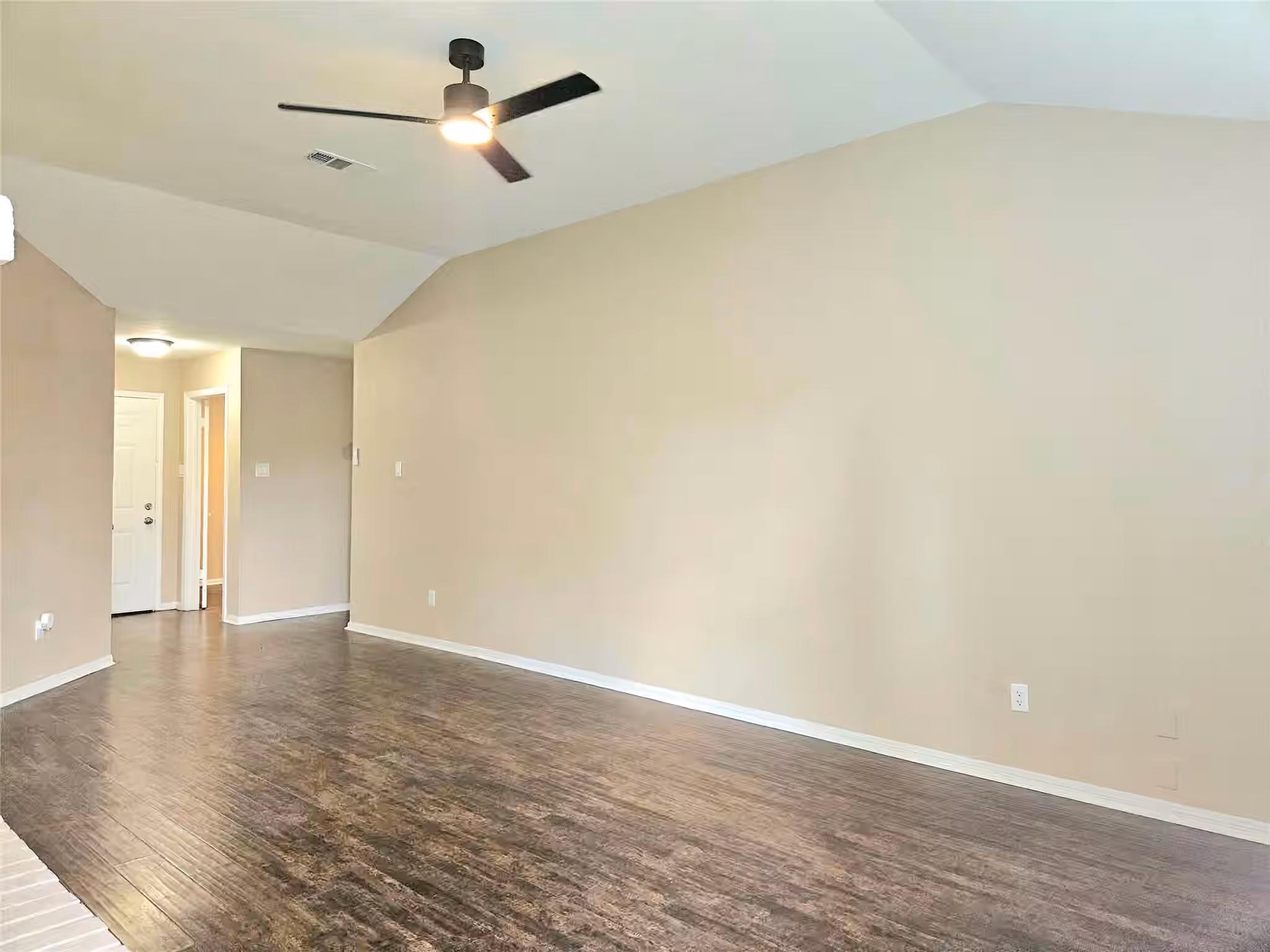 Photo 4 of 4231 SOUTHCHASE Lane, Houston, TX