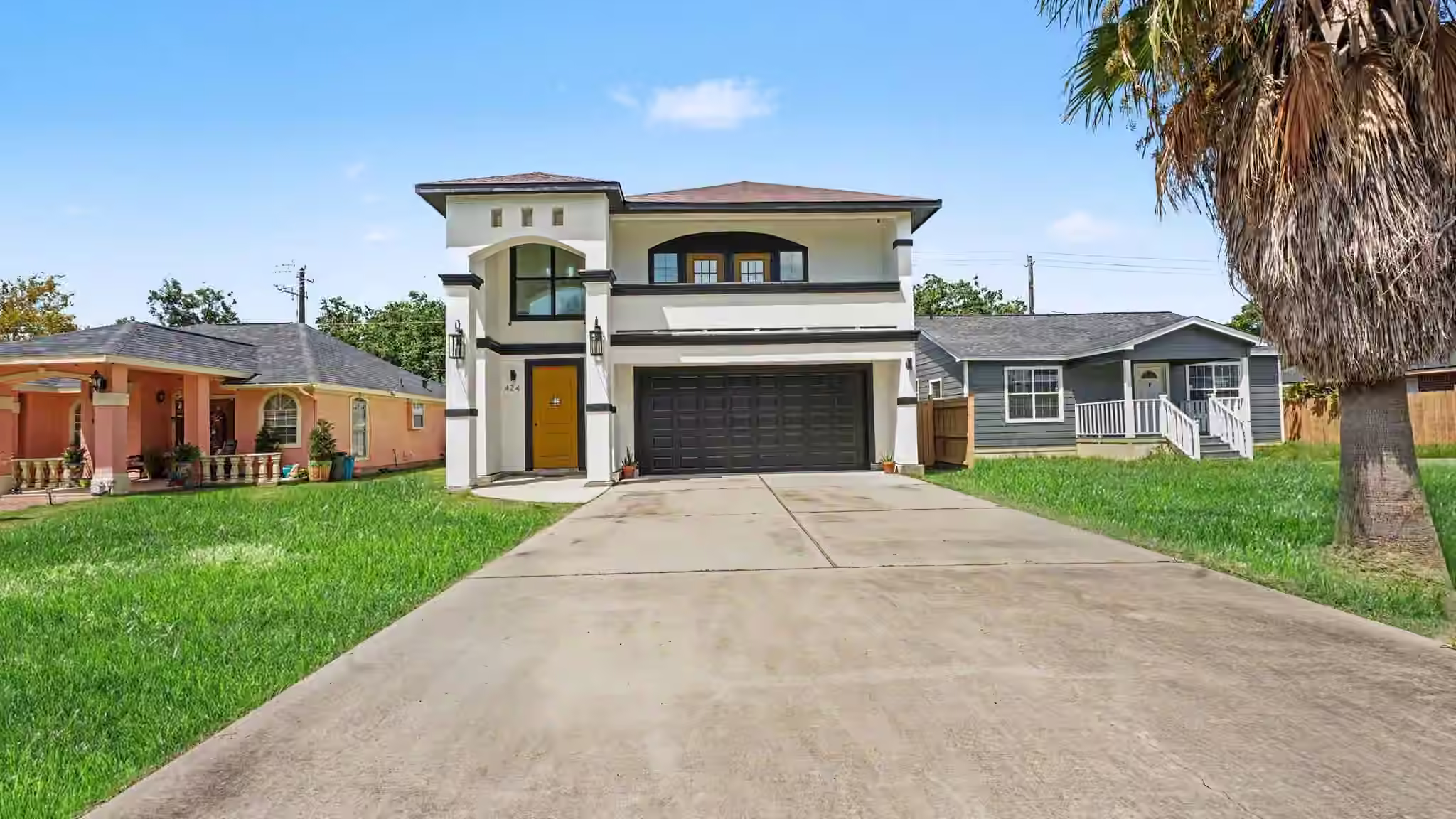 Photo 2 of 424 S Holmes Street, La Porte, TX