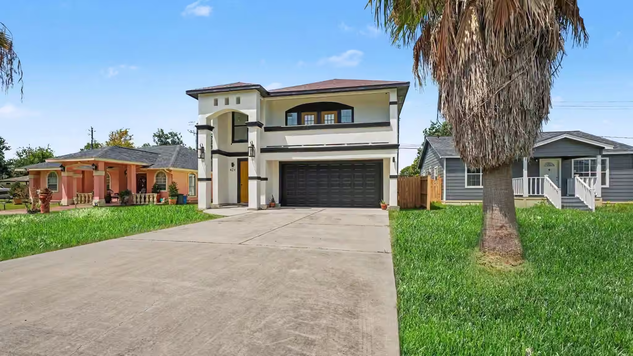 Photo 3 of 424 S Holmes Street, La Porte, TX