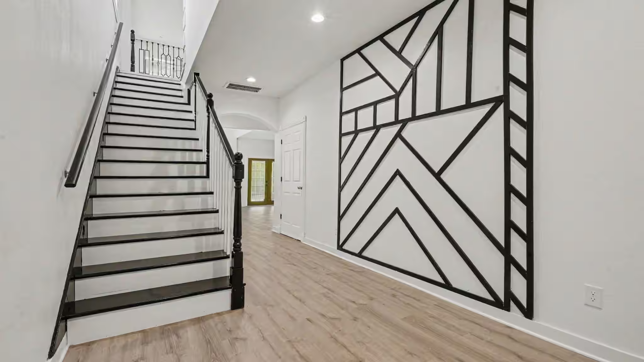 Photo 6 of 424 S Holmes Street, La Porte, TX