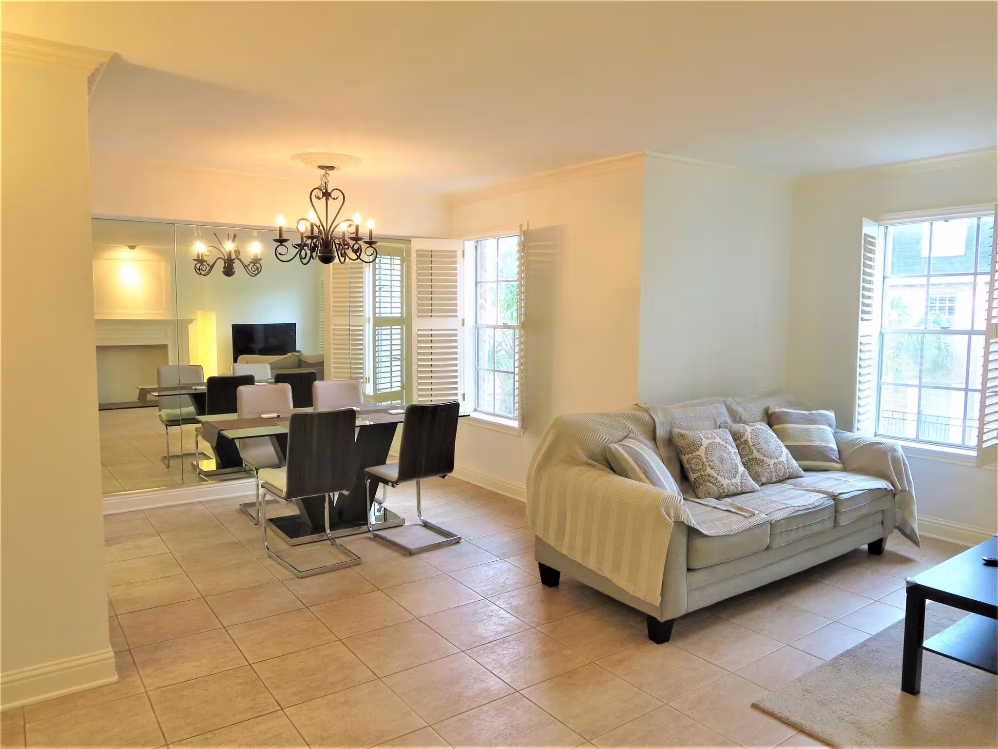 Photo 5 of 361 N Post Oak Lane 239, Houston, TX