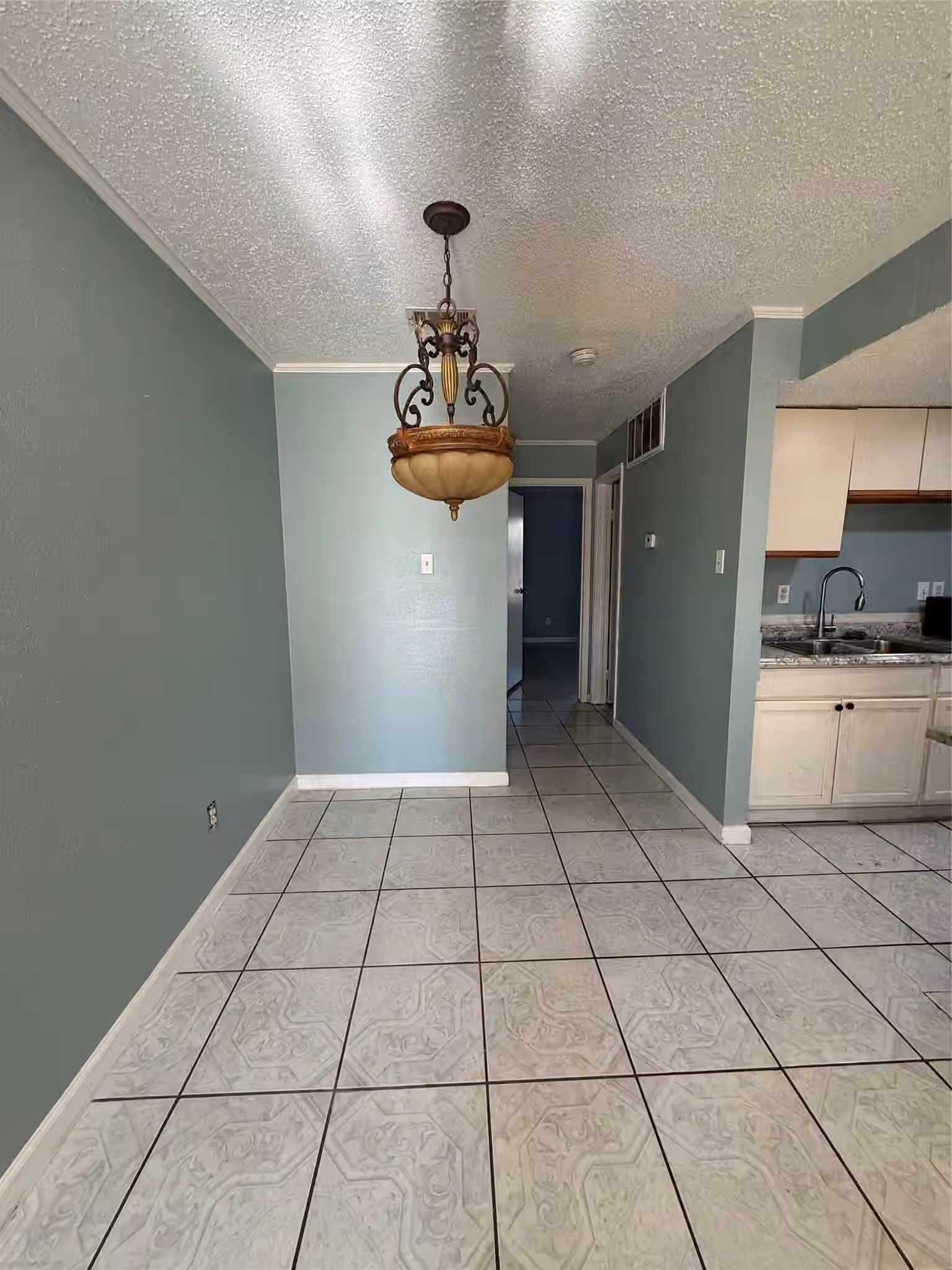 Photo 4 of 7402 Alabonson Road 407, Houston, TX