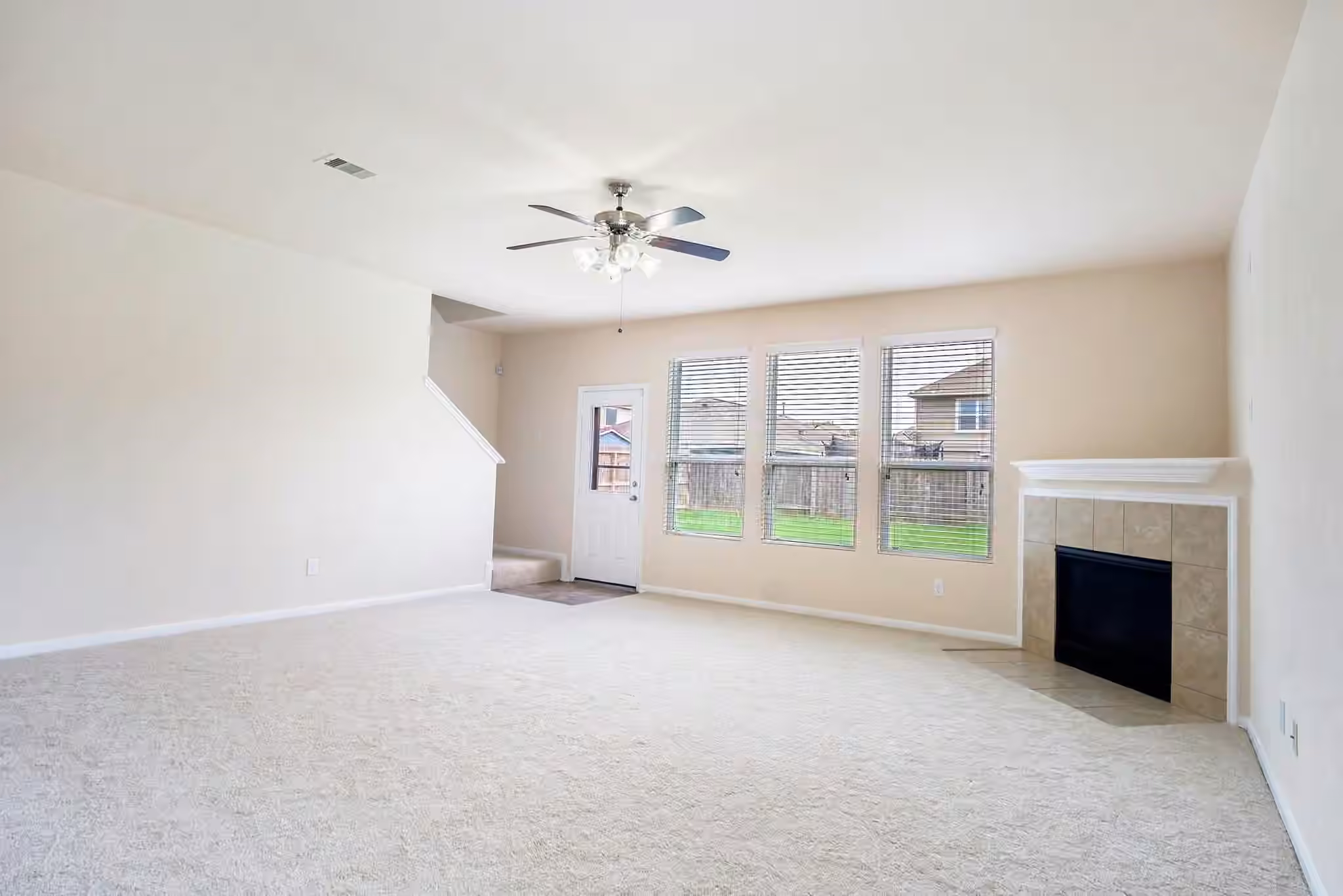 Photo 5 of 5215 Espuela Lane, Baytown, TX