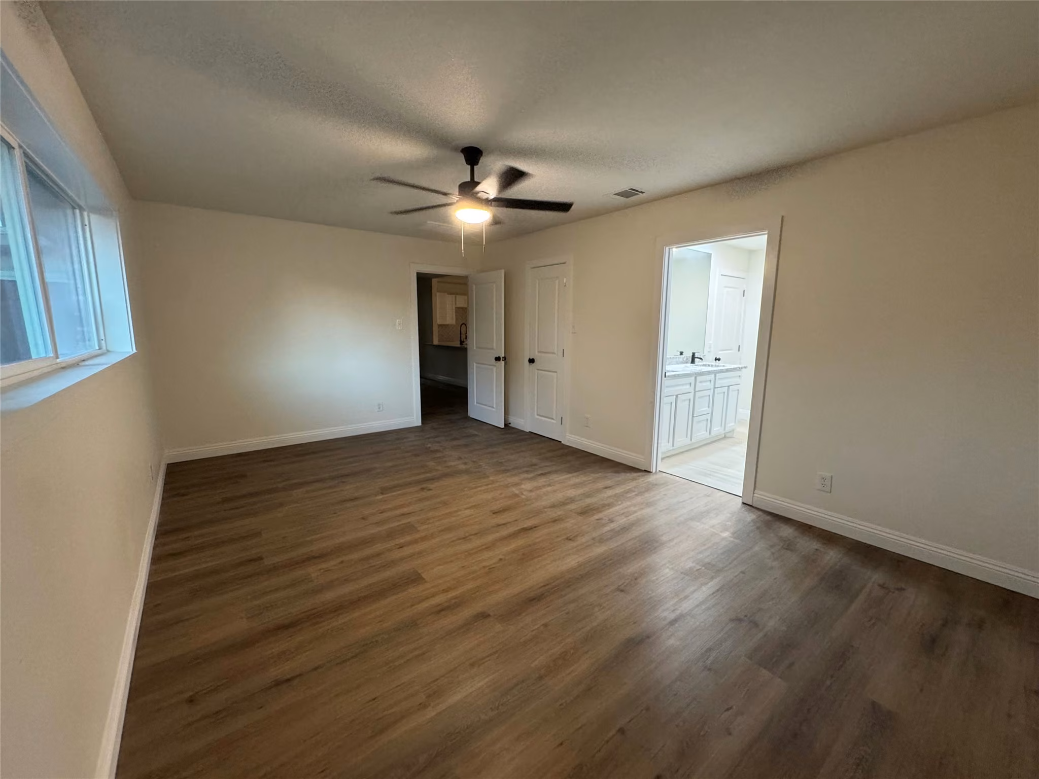 Photo 6 of 6210 Autumn Arbor Drive, Houston, TX