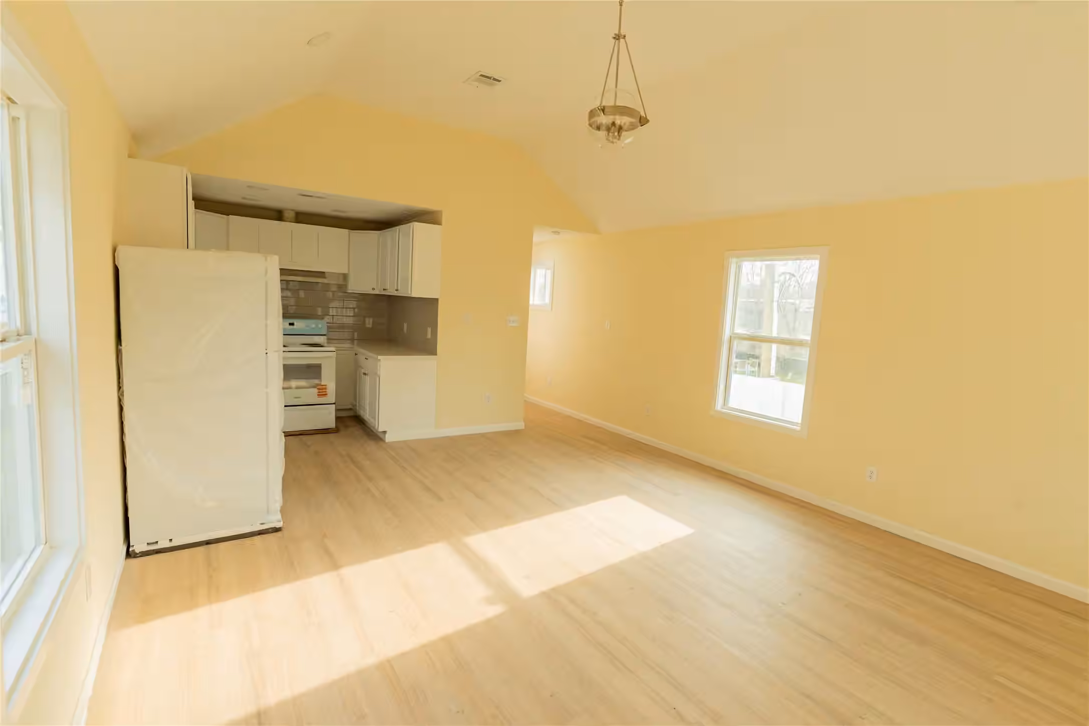 Photo 4 of 4425 7th Street, Bacliff, TX