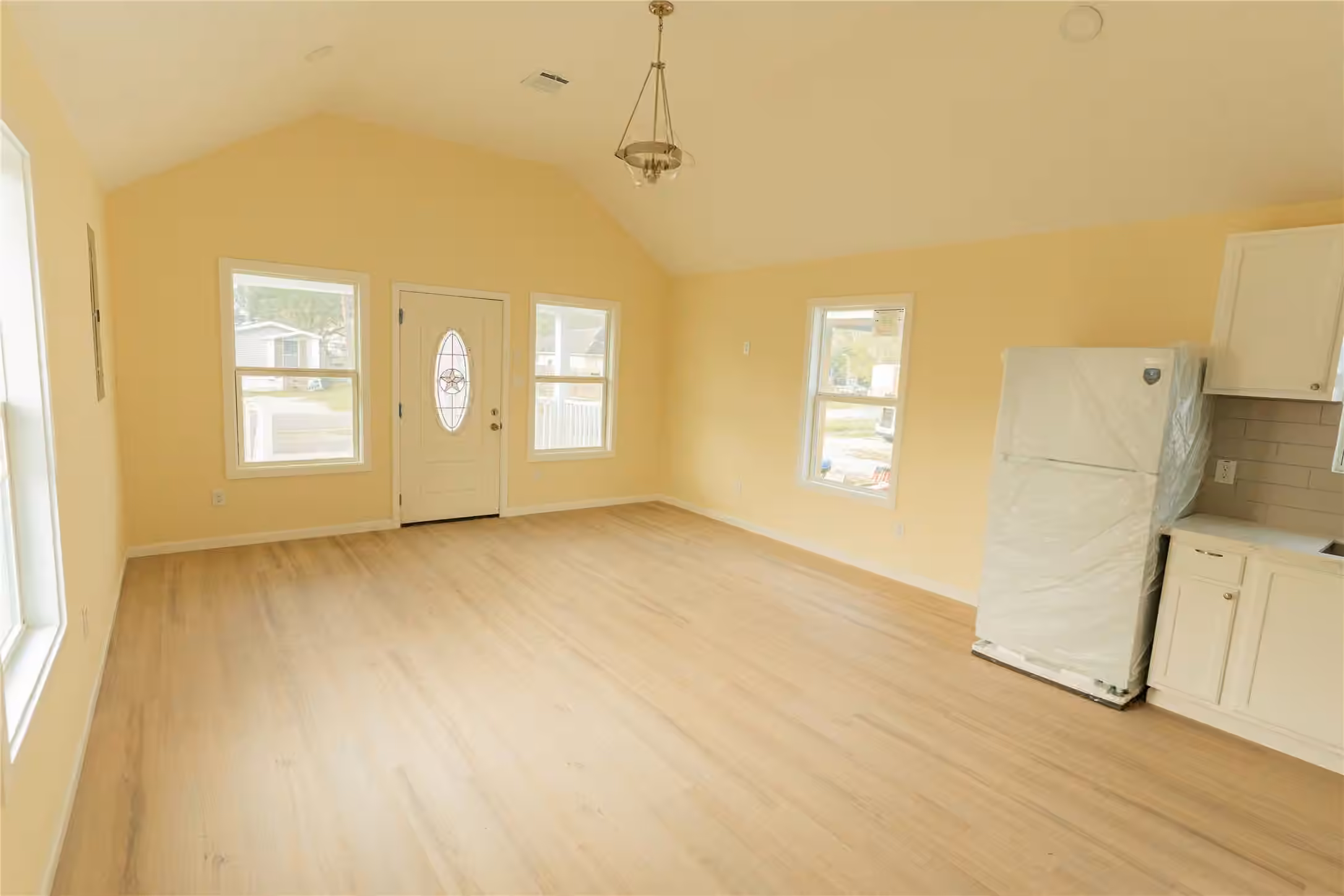 Photo 5 of 4425 7th Street, Bacliff, TX