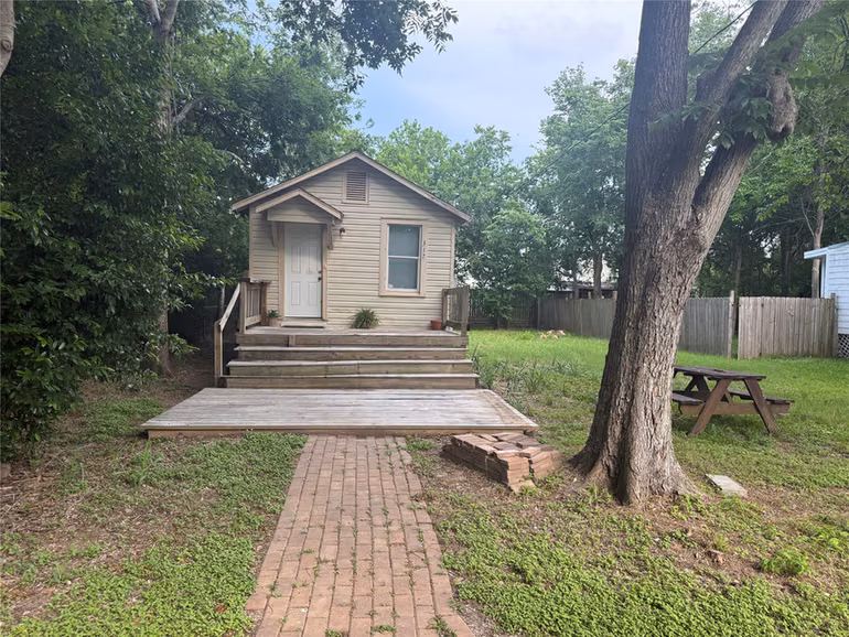 Photo of 317 3rd Street, San Leon, TX