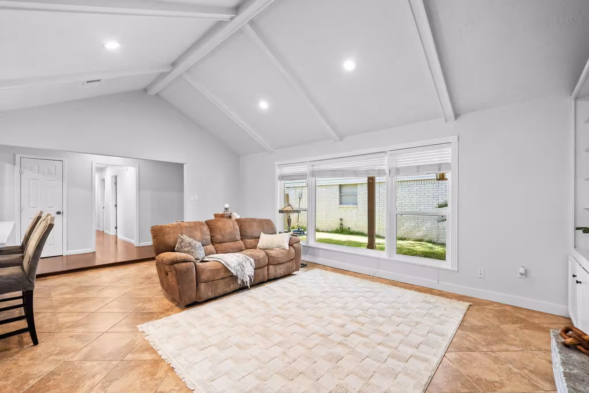 Photo 4 of 2210 Joel Wheaton Road, Houston, TX
