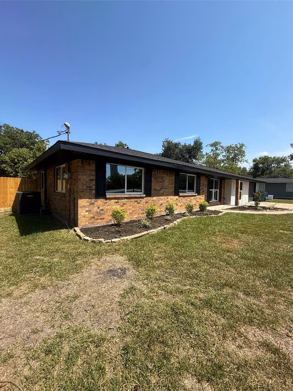 Photo 3 of 909 S Downing Road, Angleton, TX