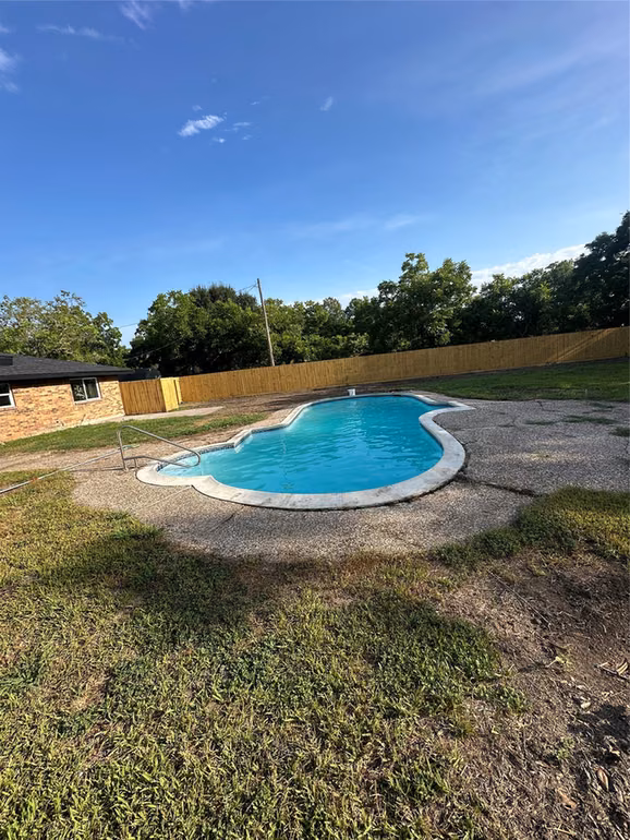Photo 5 of 909 S Downing Road, Angleton, TX