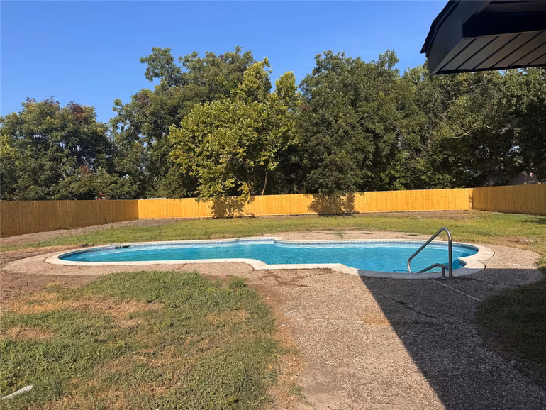Photo 7 of 909 S Downing Road, Angleton, TX