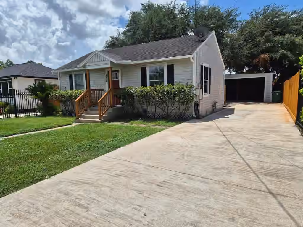 Photo 2 of 806 Gale Street, Houston, TX