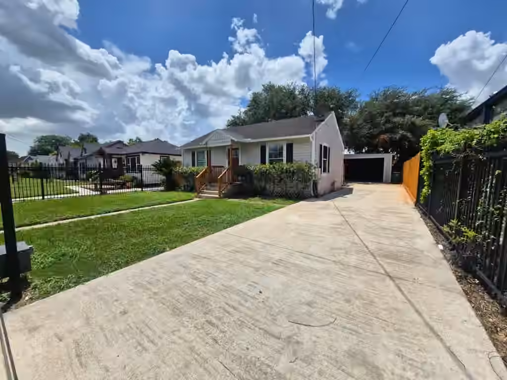 Photo 3 of 806 Gale Street, Houston, TX
