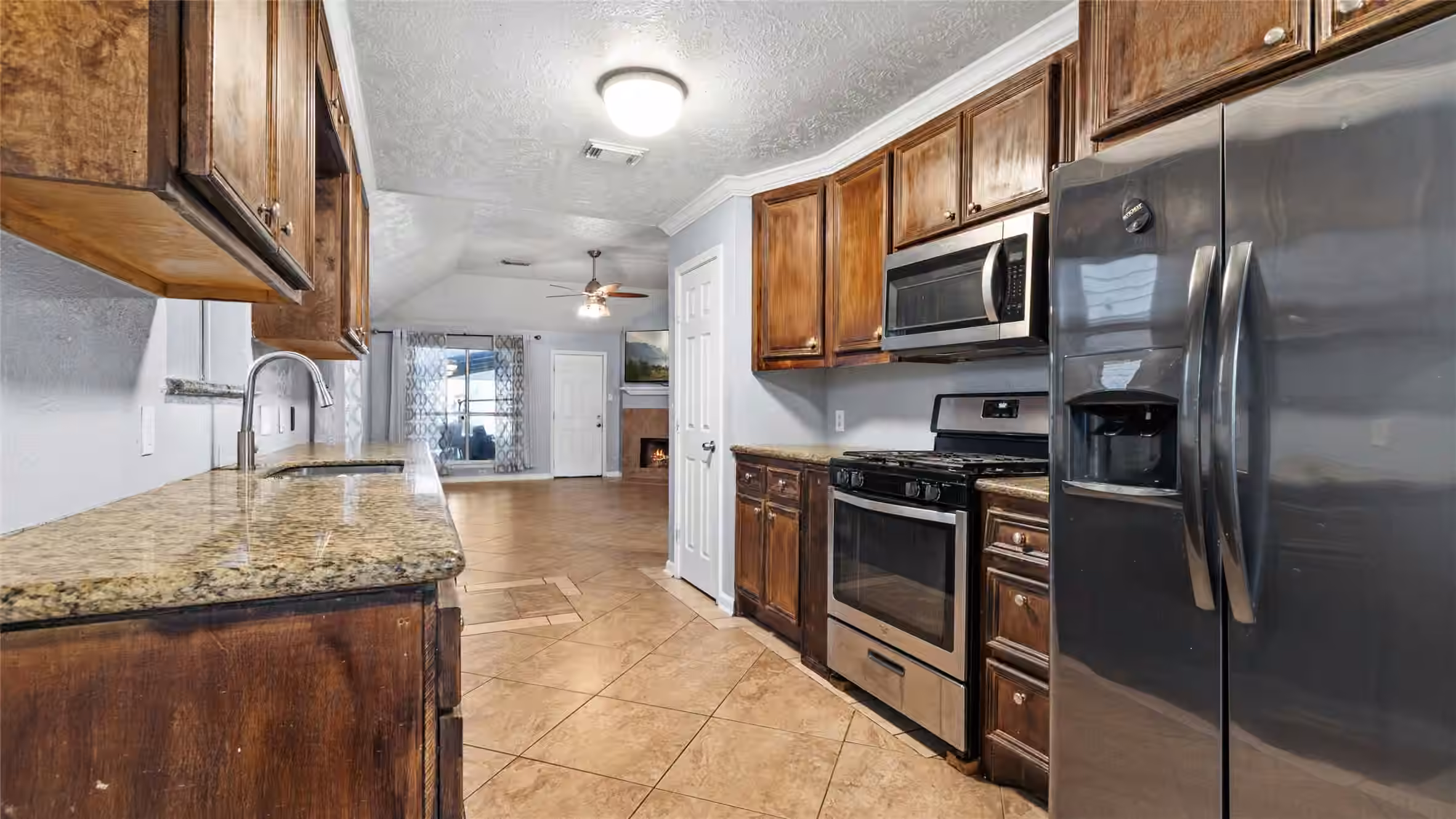 Photo 4 of 3707 Somerton Drive, La Porte, TX
