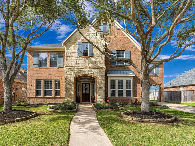 Photo 2 of 8310 Crescent Knolls Drive, Richmond, TX