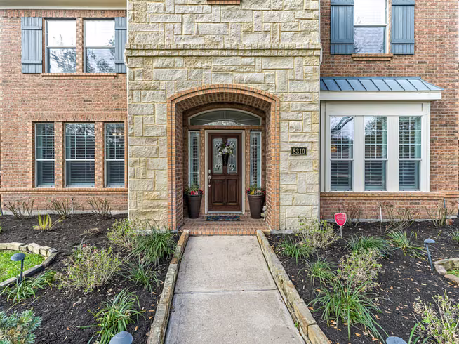 Photo 5 of 8310 Crescent Knolls Drive, Richmond, TX