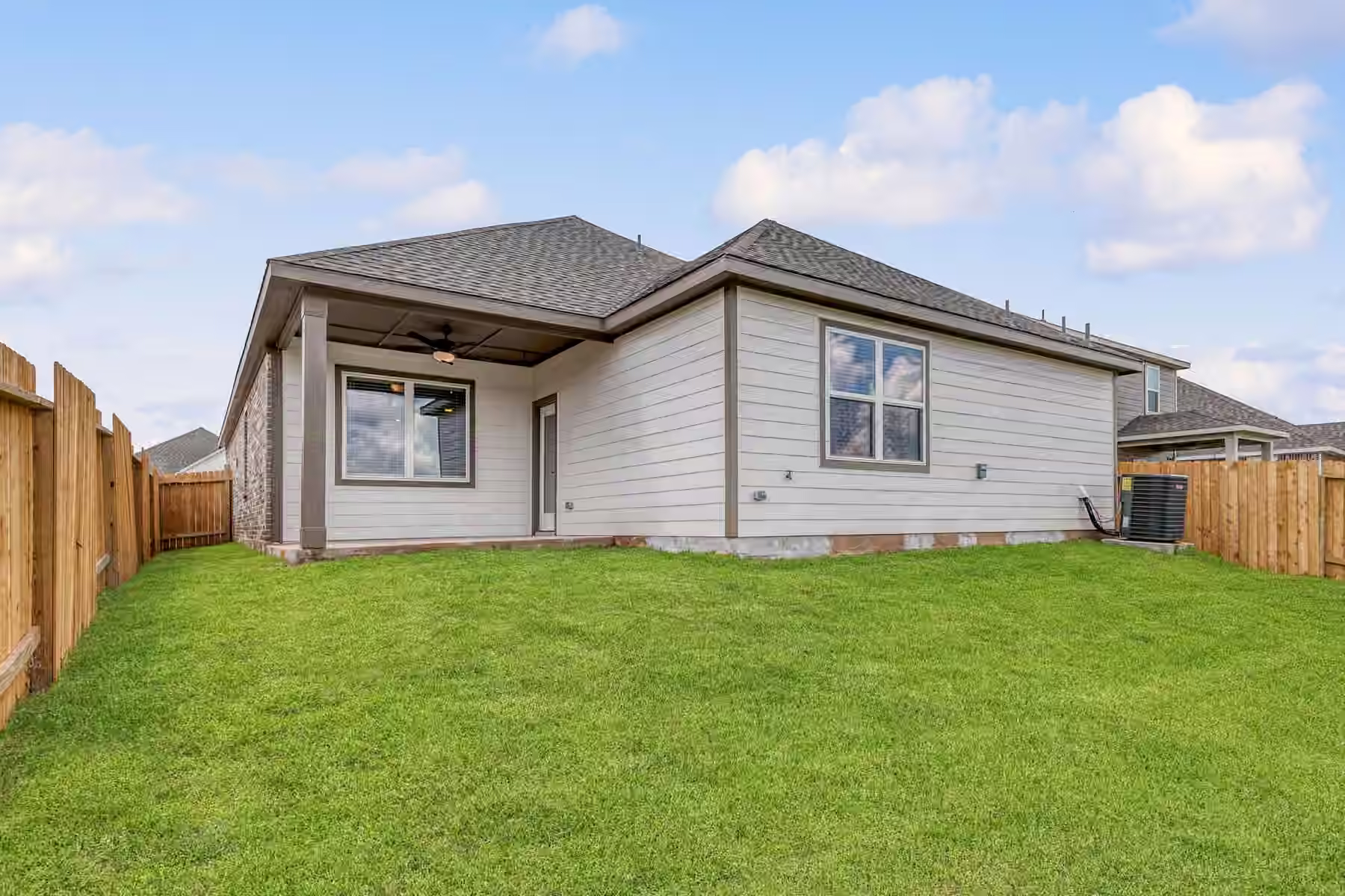 Photo 2 of 15638 Honey Cove Drive, Conroe, TX
